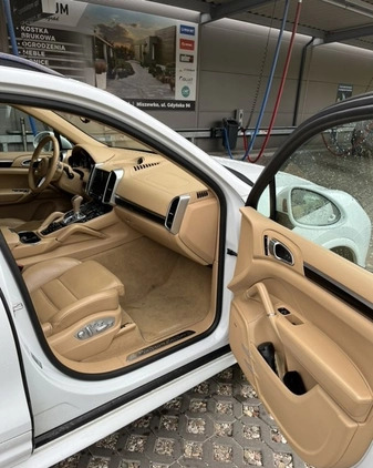 Porsche Cayenne cena 229000 przebieg: 175000, rok produkcji 2017 z Gdańsk małe 781